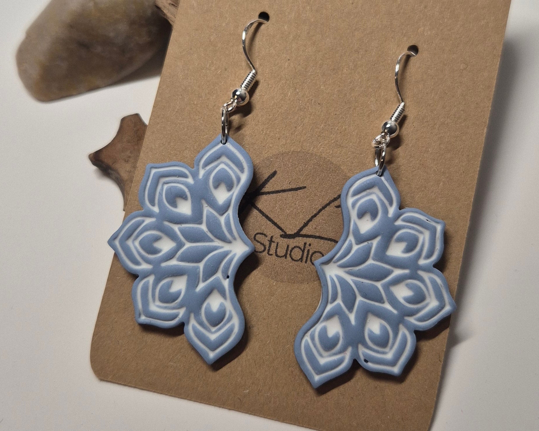 Boho-Statementohrringe in blau-weiss