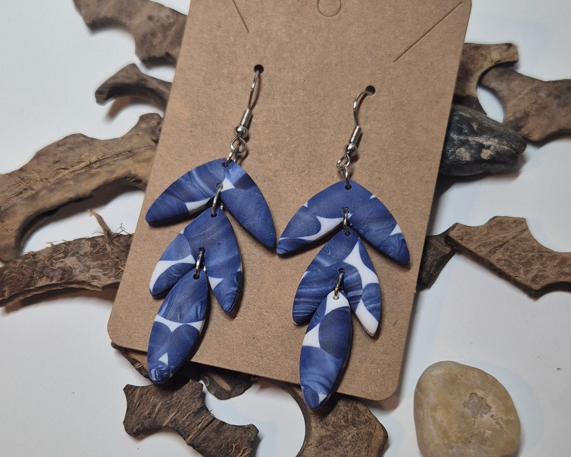 White&Blue Three Leaves