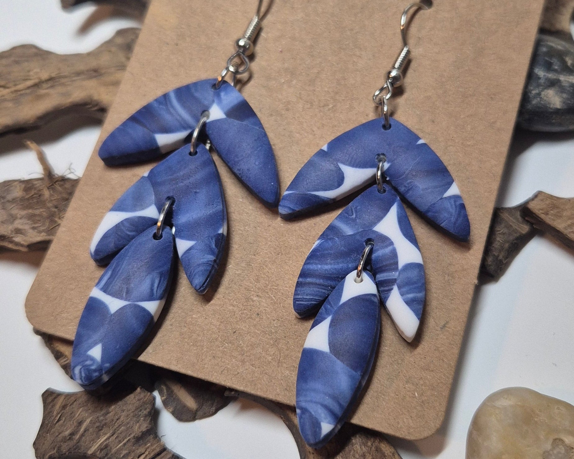 White&Blue Three Leaves